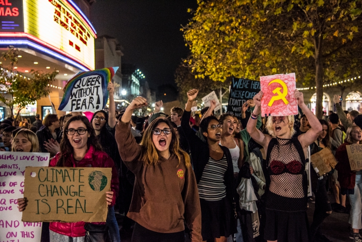 sm_anti-trump-protest-santa-cruz-15.jpg 